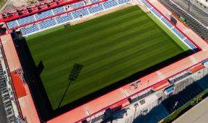 每体：巴萨首场主场比赛场地确定，他们将在克鲁伊夫球场进行比赛