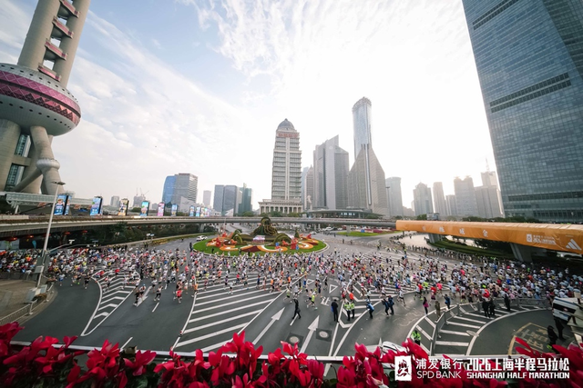 mk体育下载-阿迪达斯持续护航上海半程马拉松，全面赋能跑者赛道新突破